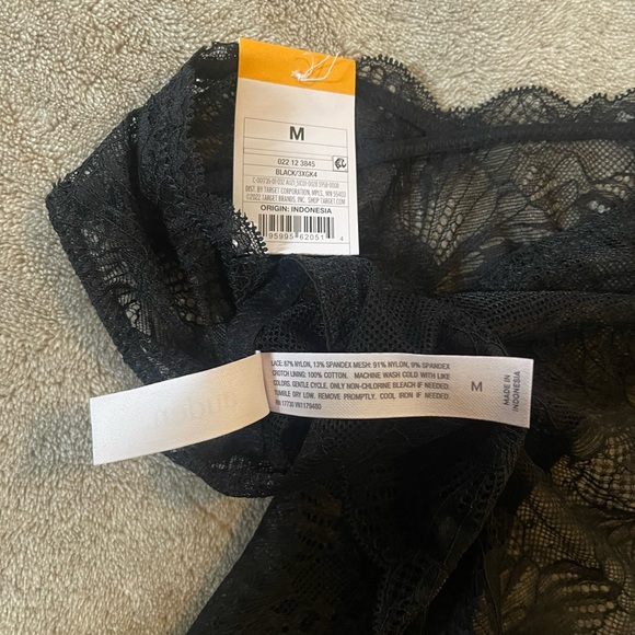 Auden Women's Elegant Black Lace Panties - Picture 4 of 4
